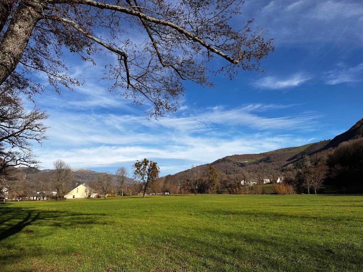 Vic-sur-Cère Belle Maison De Ville Au Coeur Du Village De Montagne מראה חיצוני תמונה