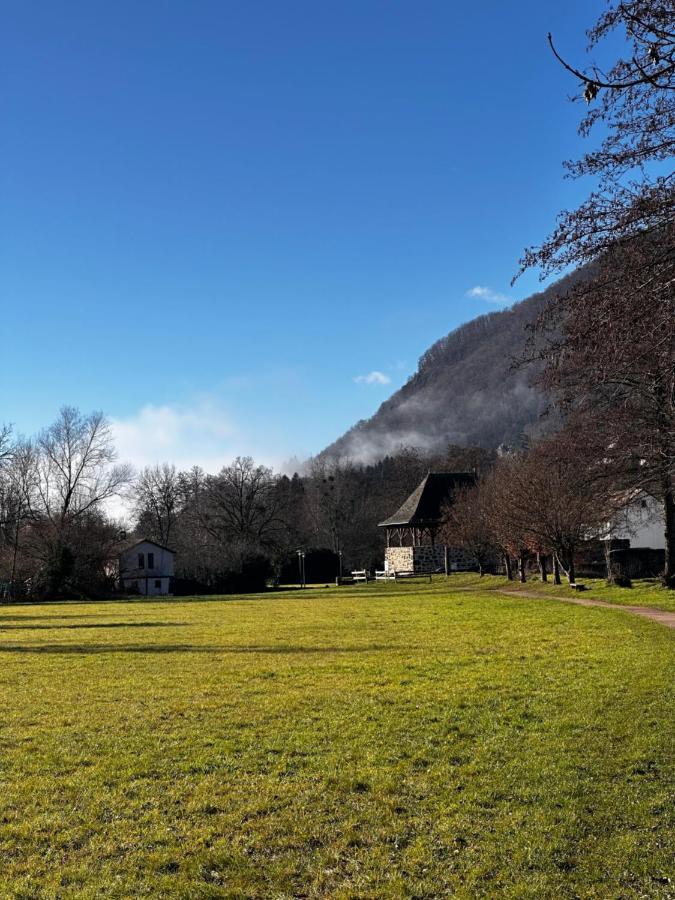 Vic-sur-Cère Belle Maison De Ville Au Coeur Du Village De Montagne מראה חיצוני תמונה